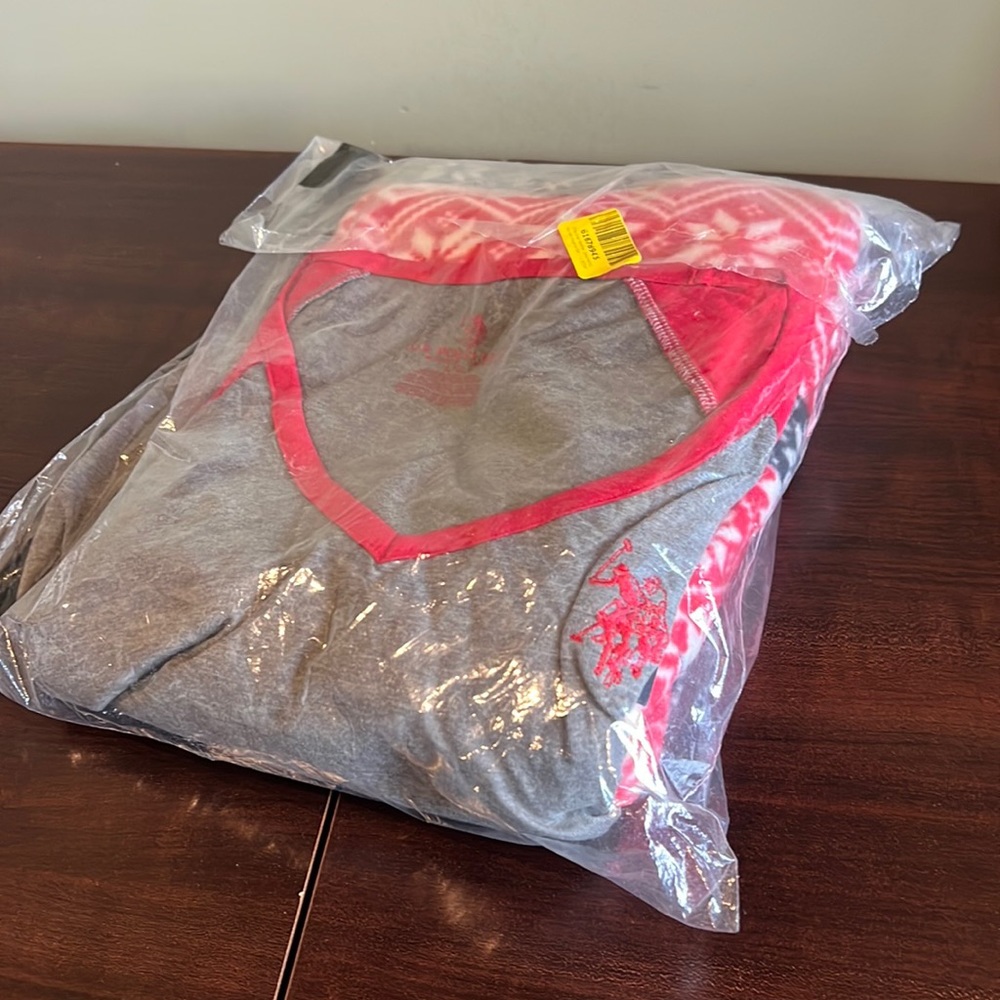 Brand new never opened sleepwear set Large